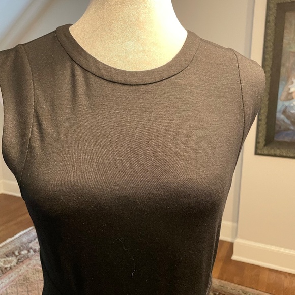 Designer Diane Von Furstenberg form fitted dress - Picture 2 of 5